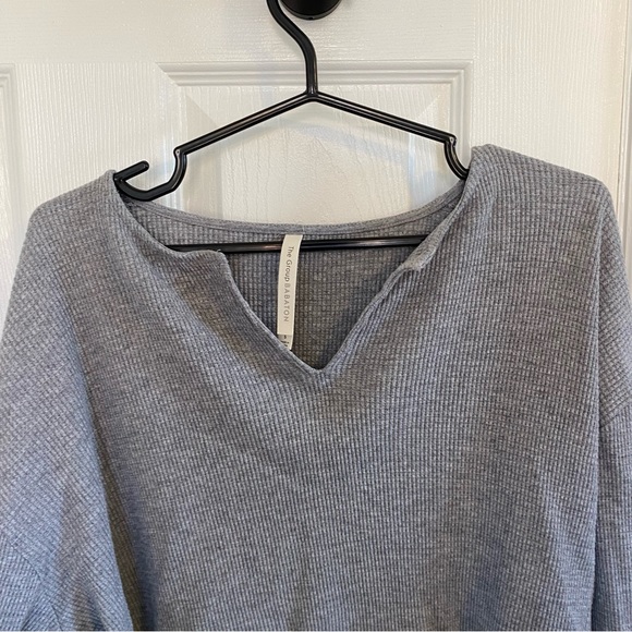Aritzia thermal waffle long sleeve - Picture 3 of 4